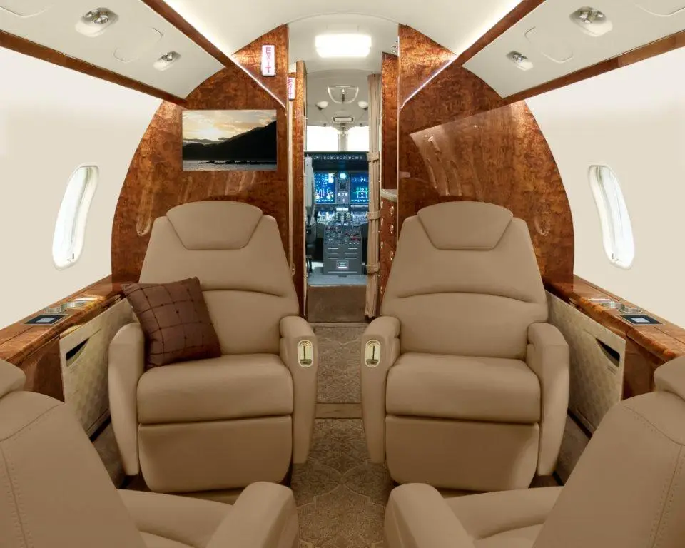 Bombardier Challenger 300 N895BB operated by Best Jets Int. photo 5