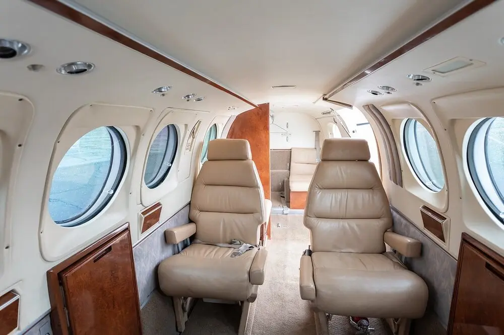 Beechcraft King Air C90 N900MT operated by Sacramento Air Charter photo 3