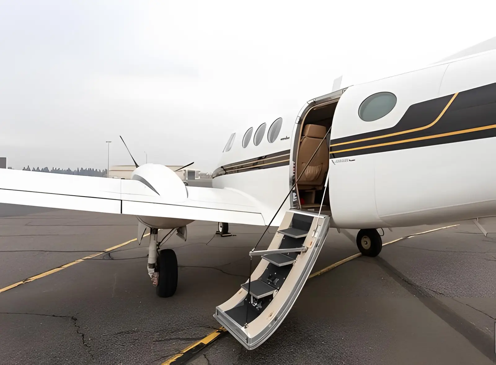Beechcraft King Air C90 N900MT operated by Sacramento Air Charter photo 5