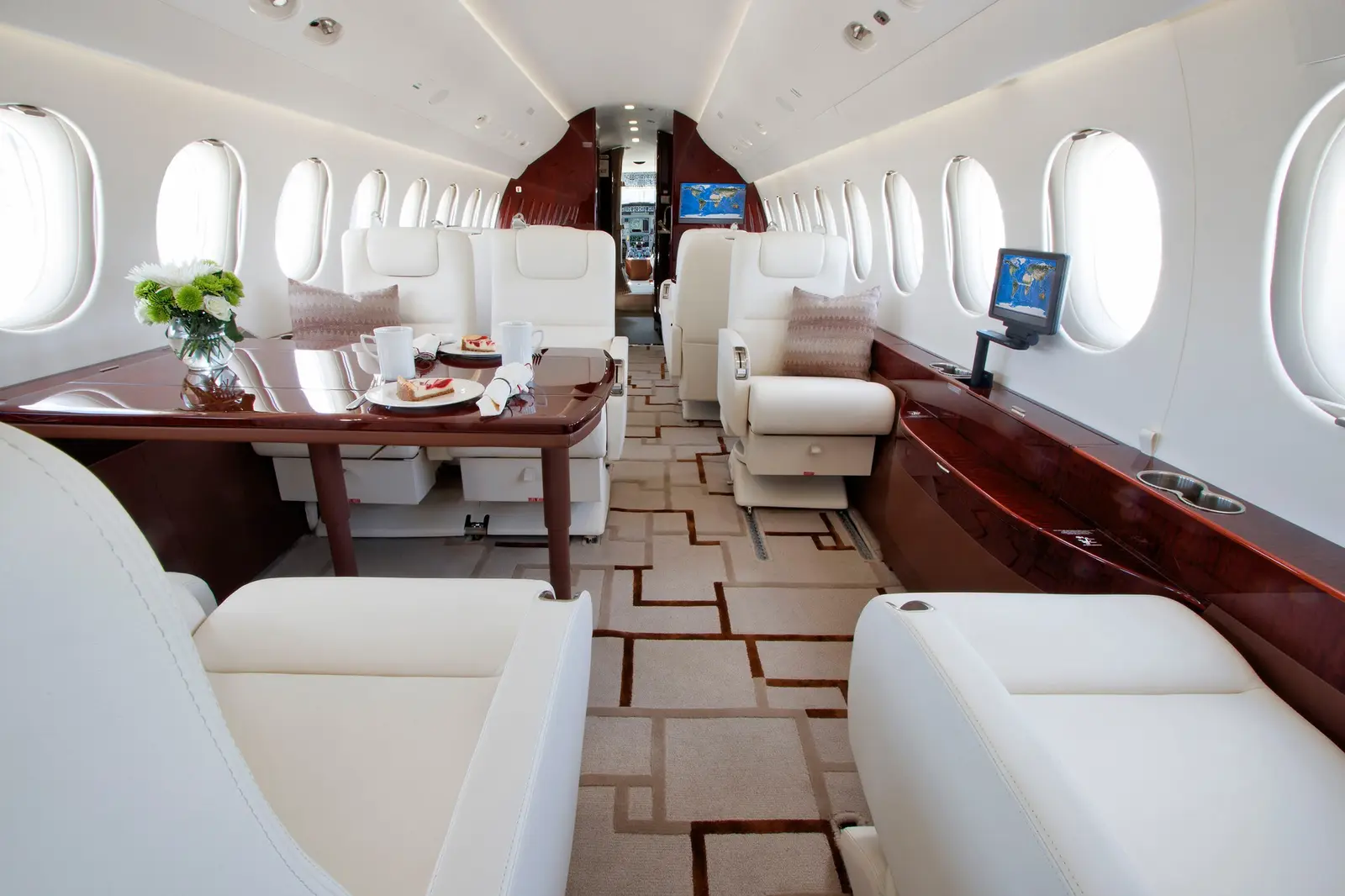 Dassault Falcon 7X N900NB operated by Jet Aviation photo 2
