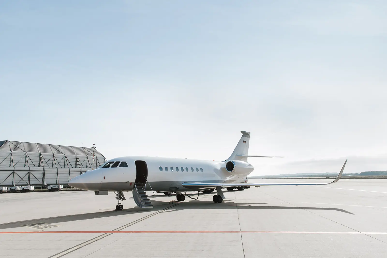 Dassault Falcon 2000LX N900SE operated by RVR Aviation, LLC photo 2