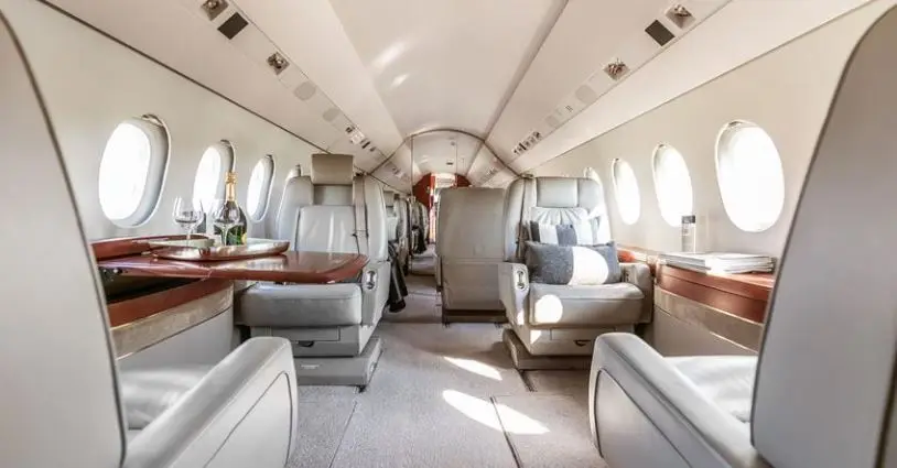 Dassault Falcon 2000LX N900SE operated by RVR Aviation, LLC, exterior