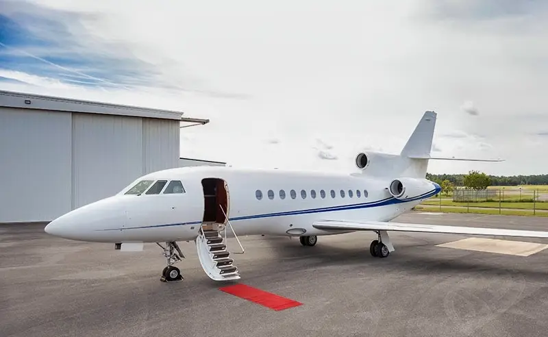 Dassault Falcon 900B N900TE operated by Rennia Aviation, LLC, KGNV, exterior