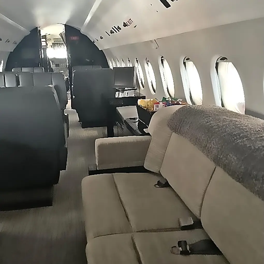 Dassault Falcon 900B N900TE operated by Rennia Aviation, LLC, KGNV photo 2