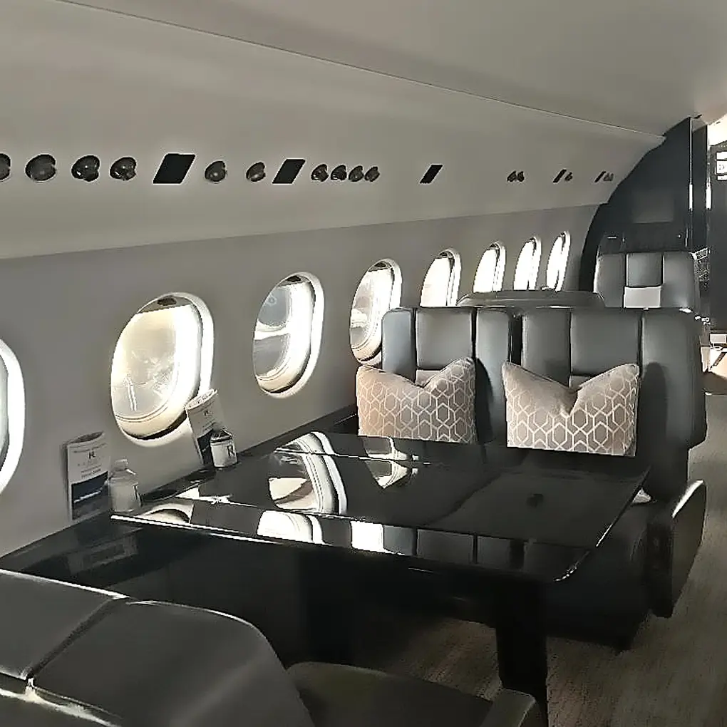 Dassault Falcon 900B N900TE operated by Rennia Aviation, LLC, KGNV photo 3