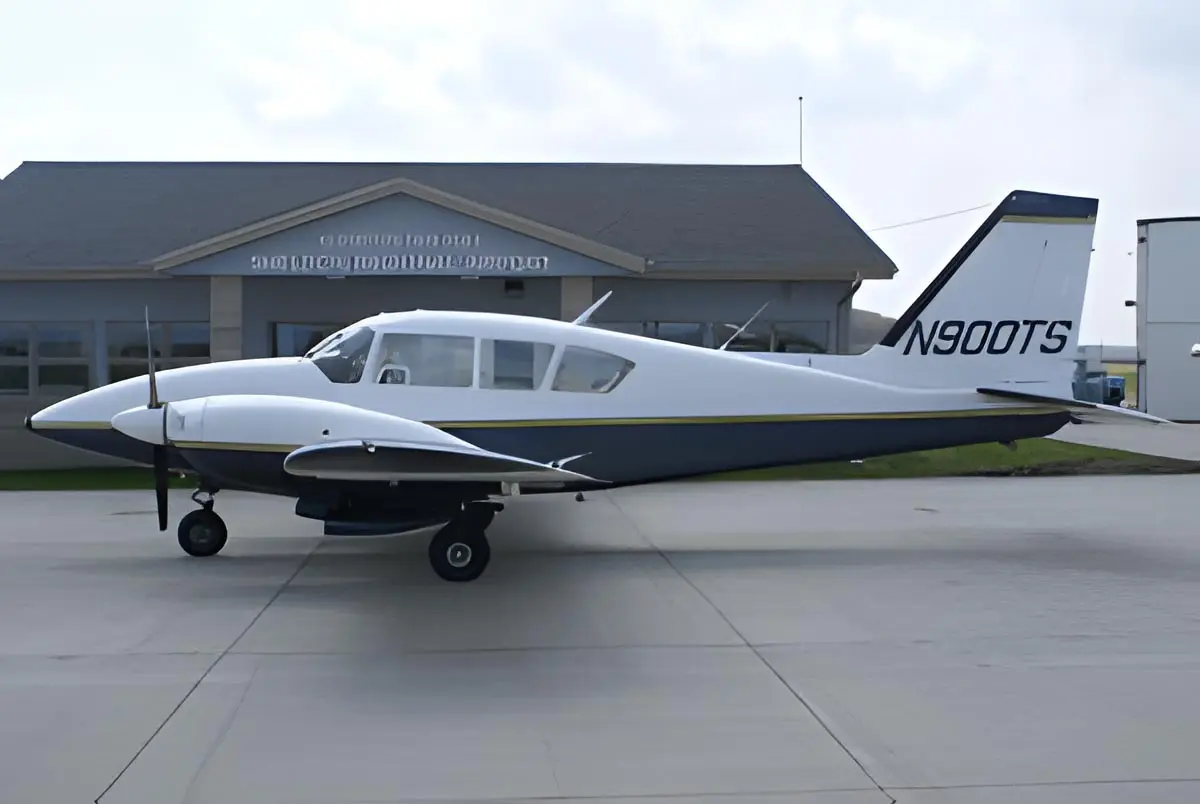 Piper PA-23-250 Aztec N900TS operated by Midwest Flying Service, Inc., exterior