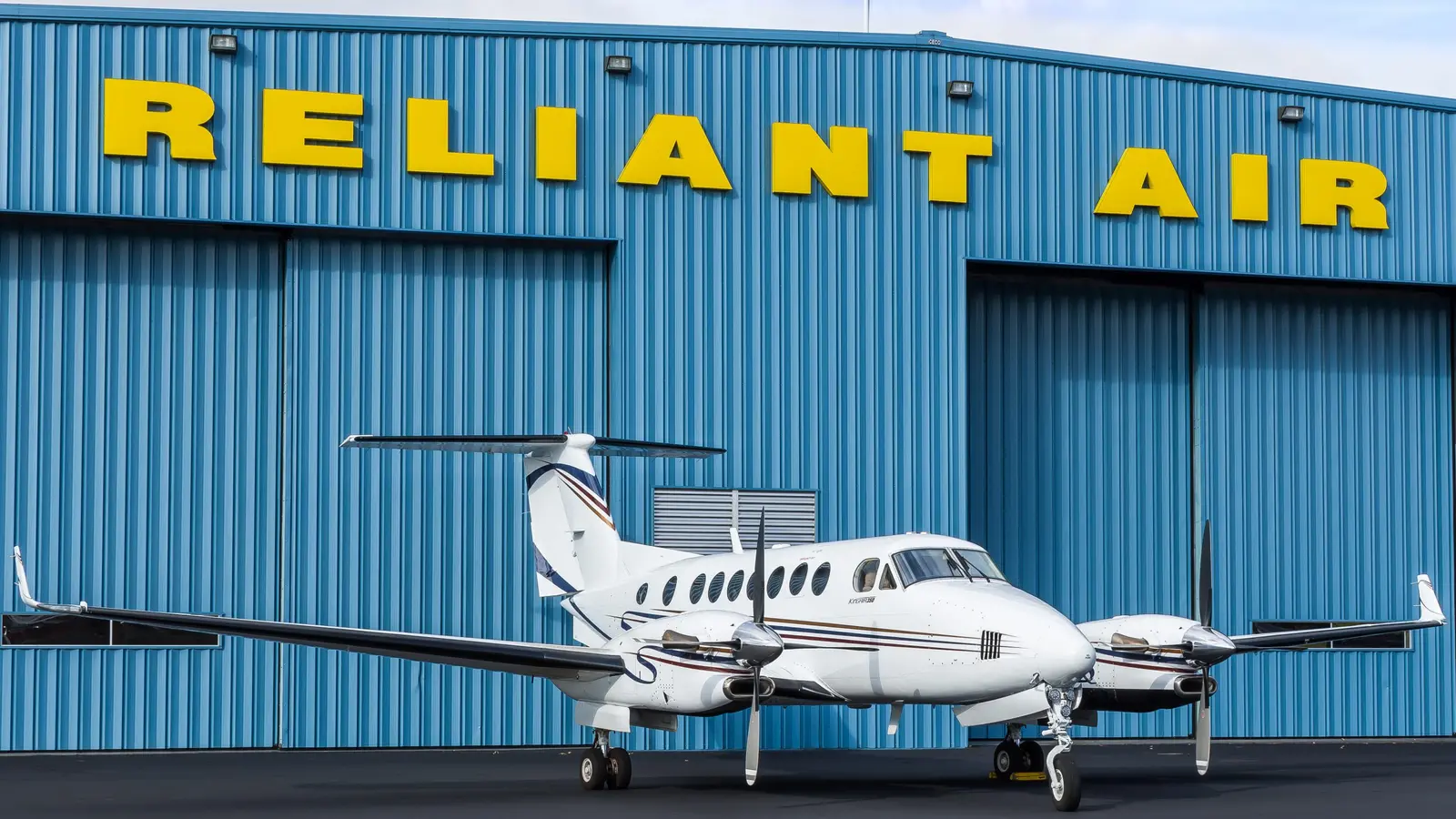 Beechcraft King Air 350 N904MC operated by Reliant Air Charter Inc, exterior