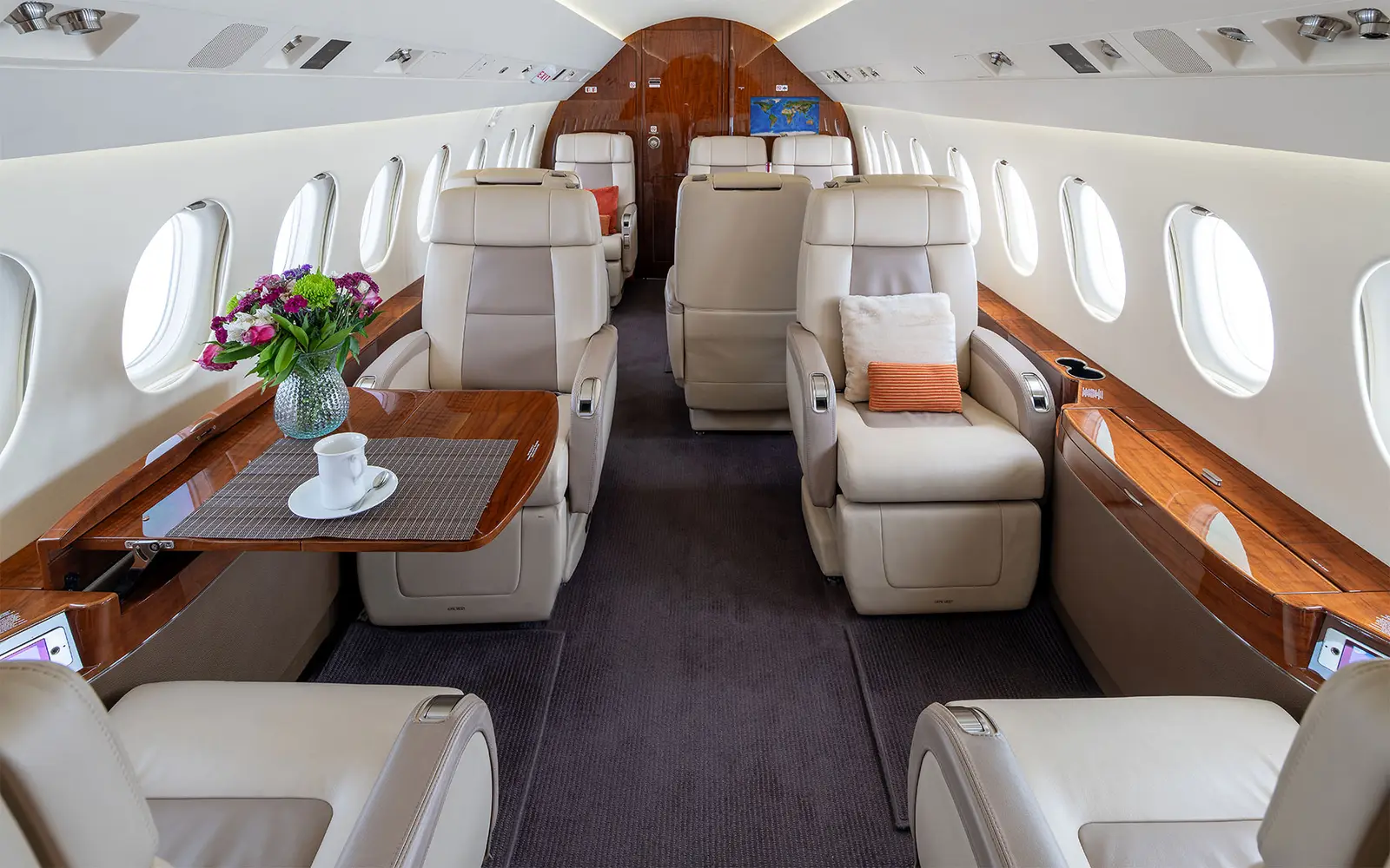 Dassault Falcon 2000LXS N905B operated by Clay Lacy Aviation, Inc. photo 2