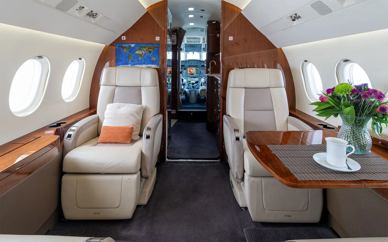 Dassault Falcon 2000LXS N905B operated by Clay Lacy Aviation, Inc. photo 3