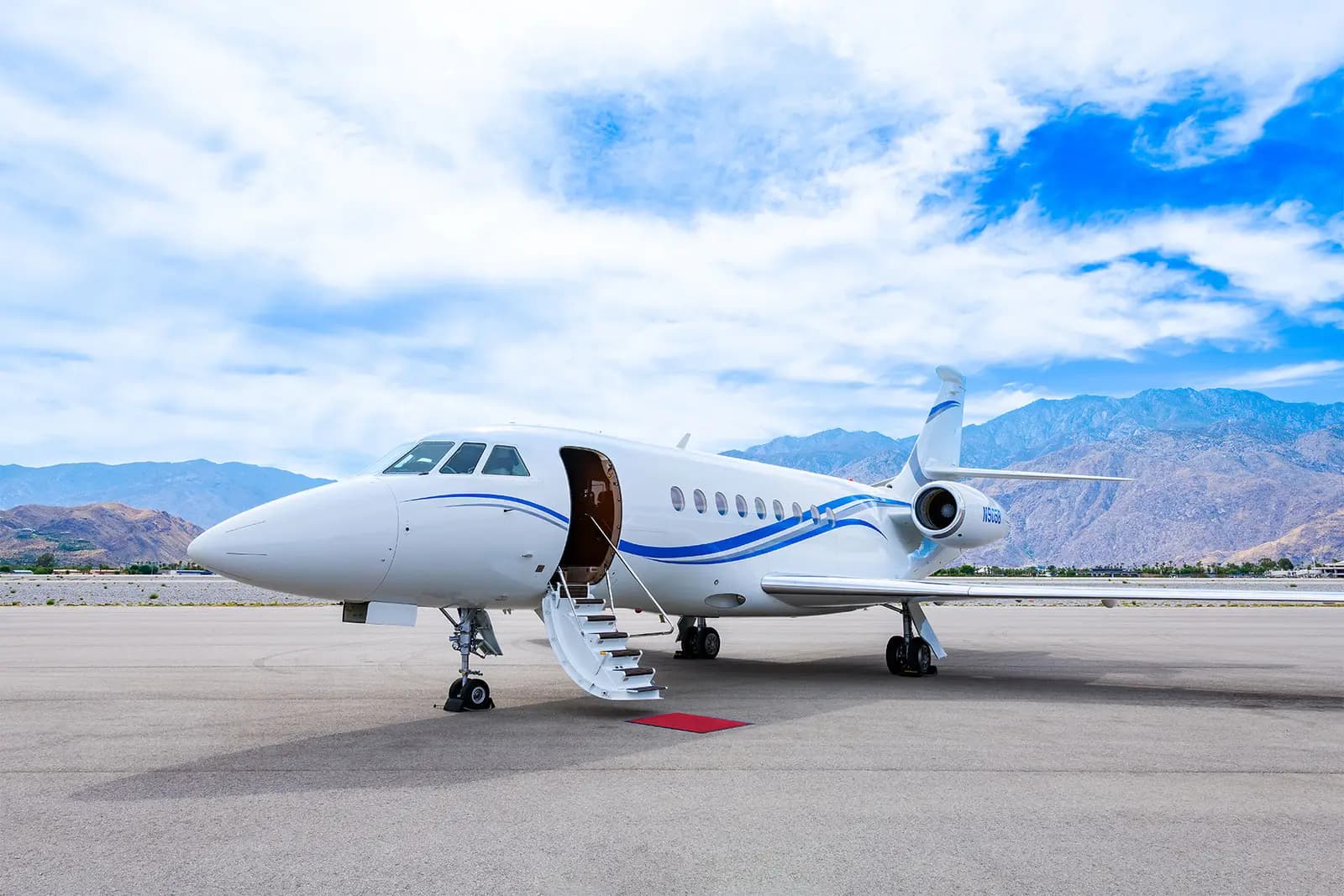 Dassault Falcon 2000LXS N905B operated by Clay Lacy Aviation, Inc. photo 5