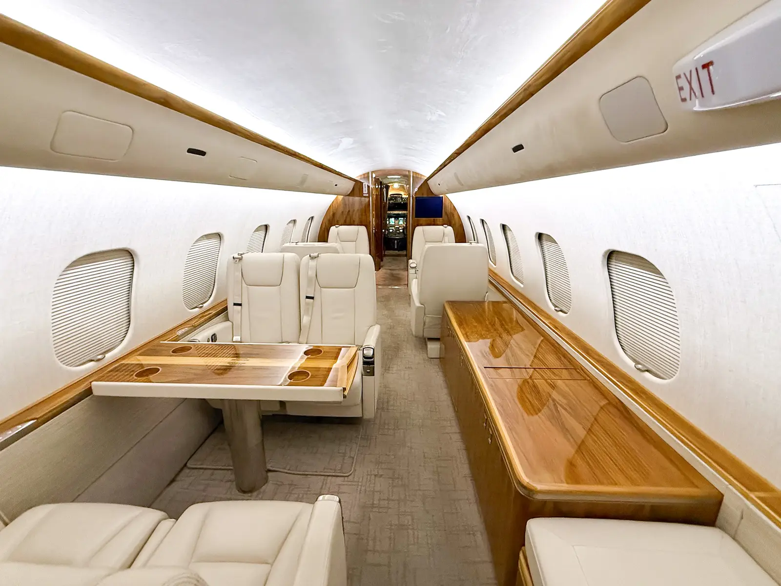 Bombardier Global 5000 N907WS operated by Pinnacle Air Charter LLC photo 3