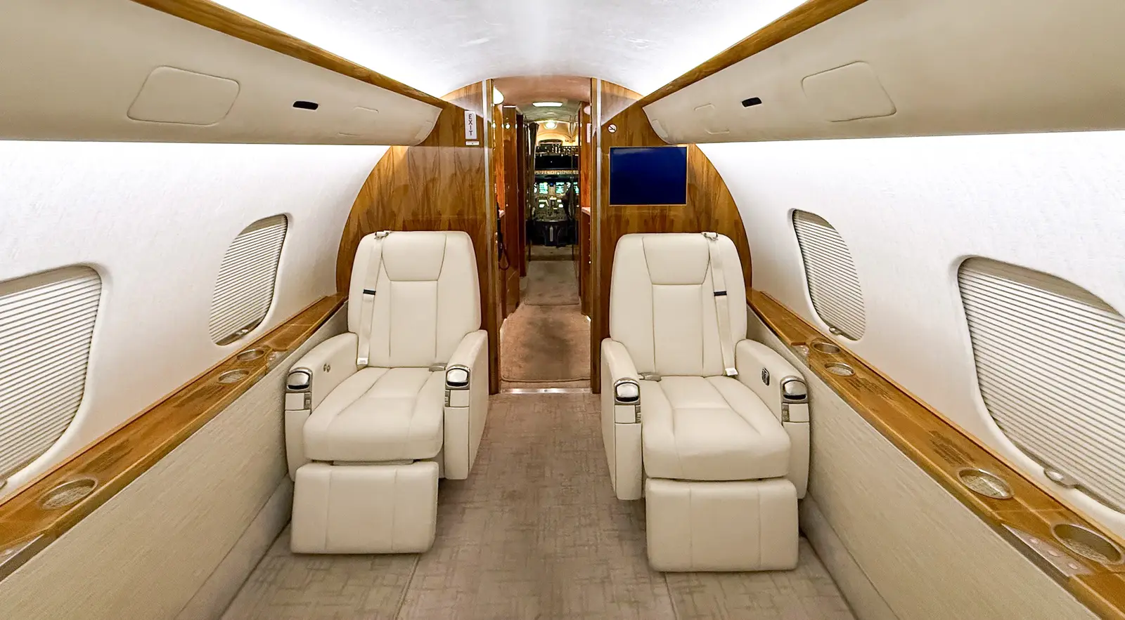 Bombardier Global 5000 N907WS operated by Pinnacle Air Charter LLC photo 5