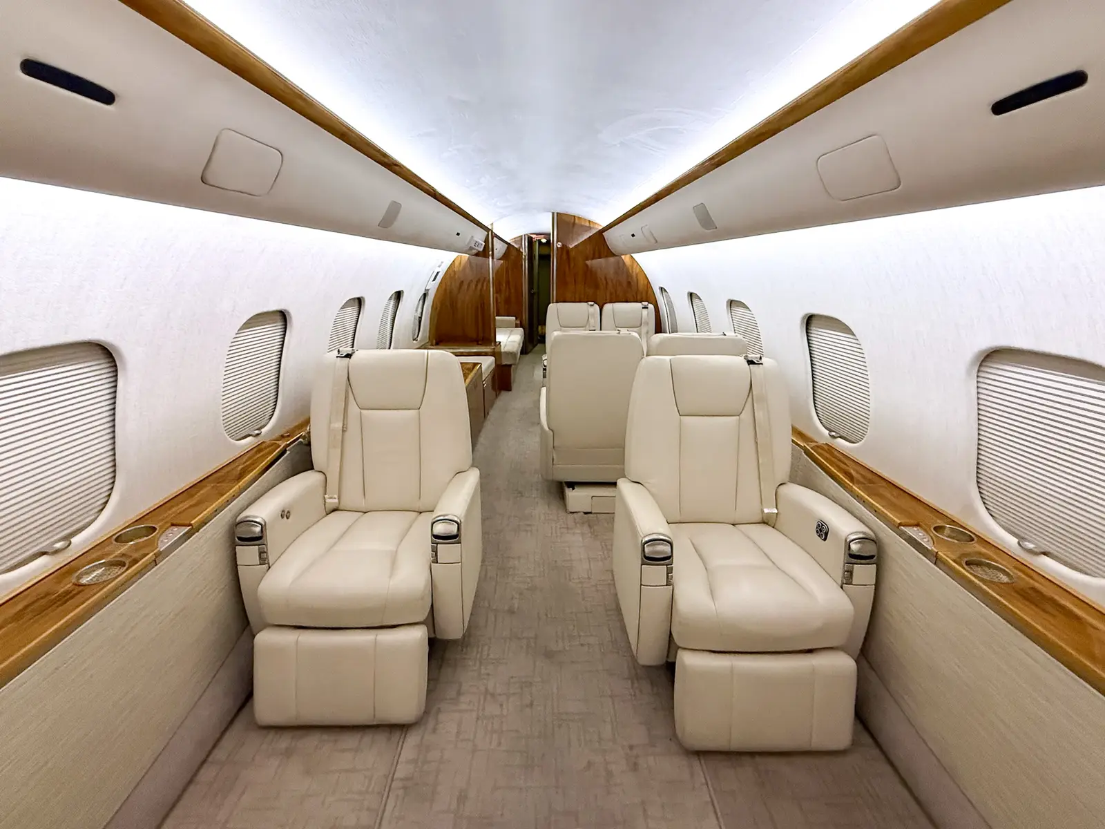 Bombardier Global 5000 N907WS operated by Pinnacle Air Charter LLC photo 6