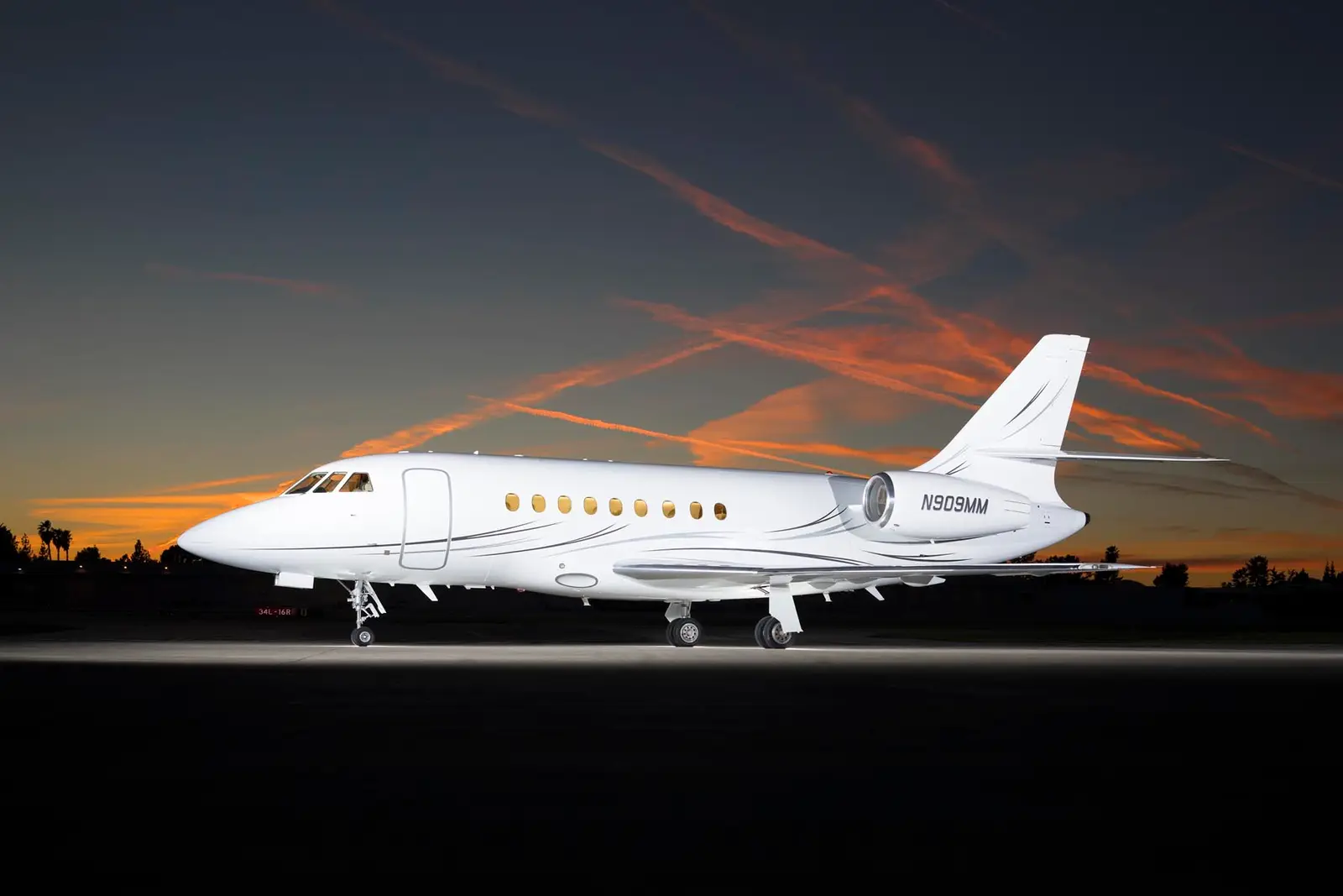 Dassault Falcon 2000EX N909MM operated by Clay Lacy Aviation, Inc., exterior