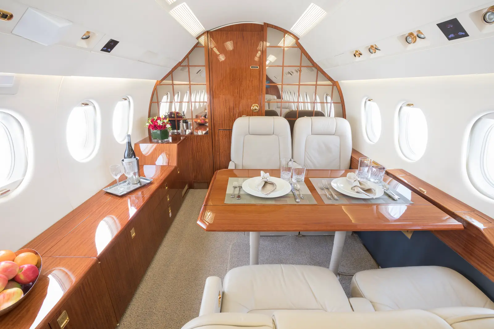 Dassault Falcon 2000EX N909MM operated by Clay Lacy Aviation, Inc. photo 3