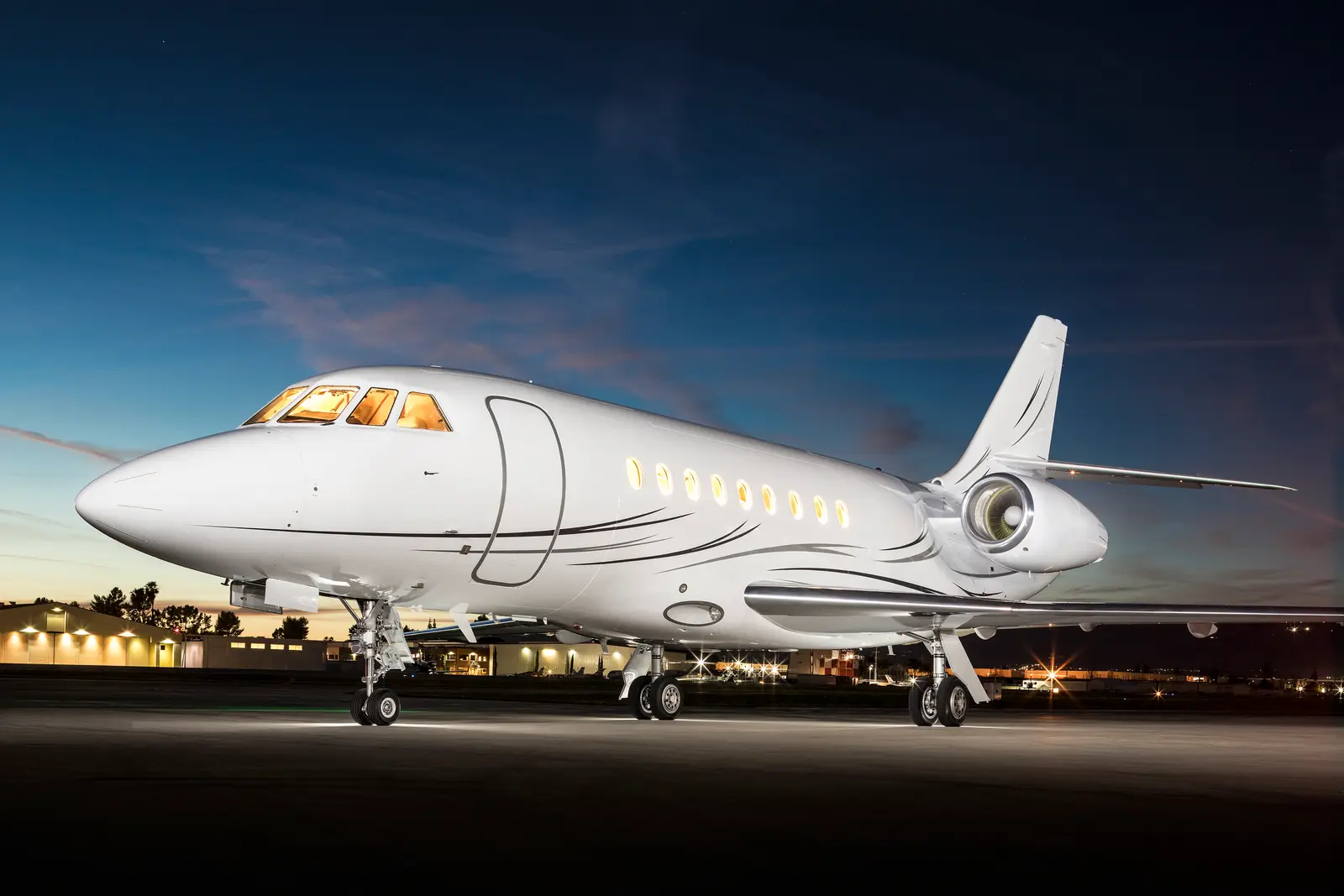 Dassault Falcon 2000EX N909MM operated by Clay Lacy Aviation, Inc. photo 5