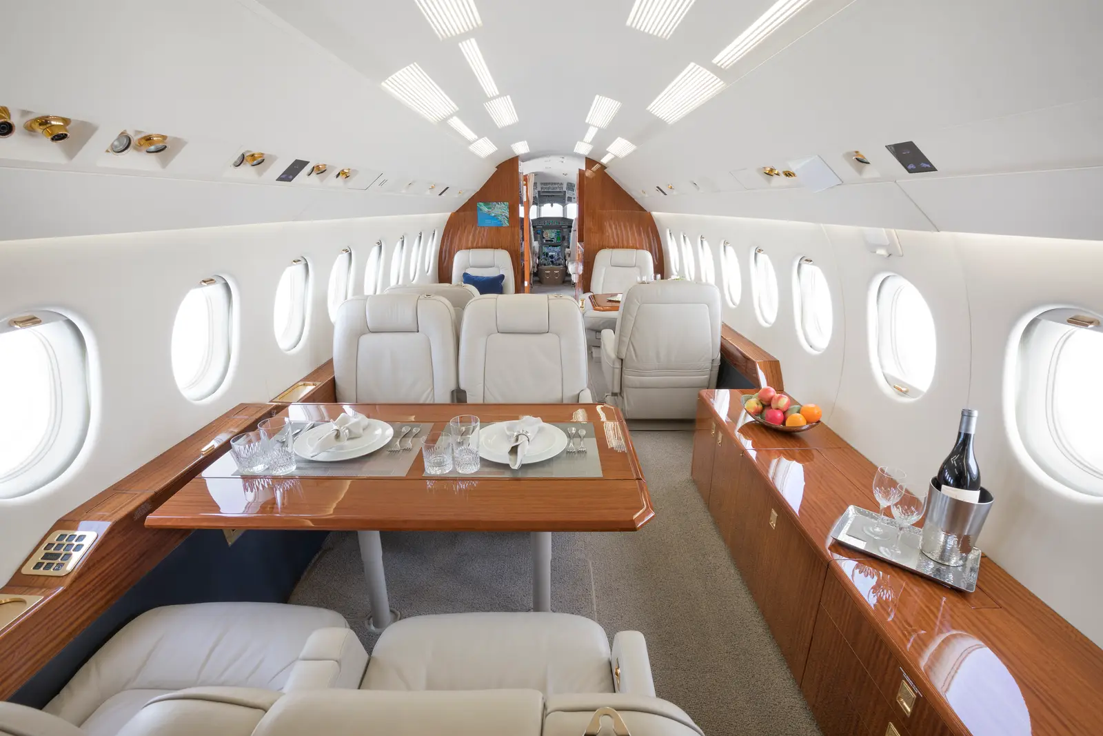 Dassault Falcon 2000EX N909MM operated by Clay Lacy Aviation, Inc. photo 6