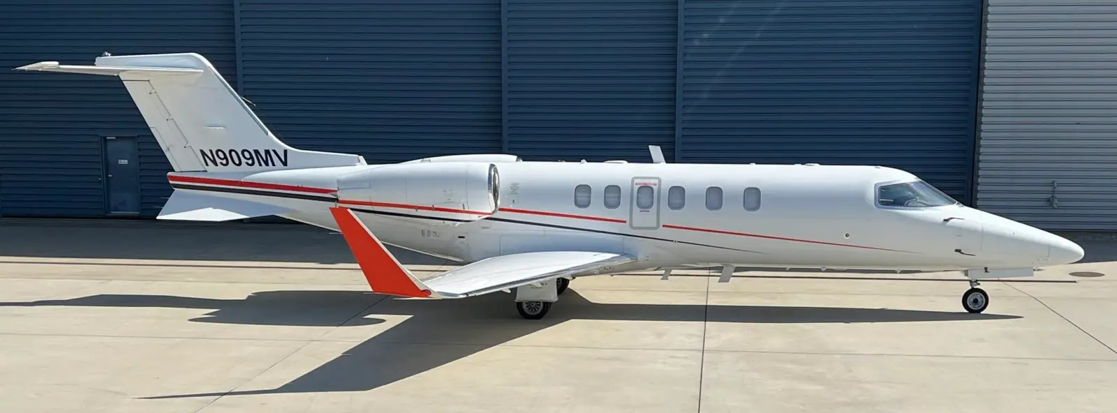 Bombardier Learjet 40XR N909MV operated by XCEL Jet, exterior