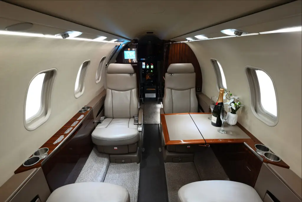 Bombardier Learjet 40XR N909MV operated by XCEL Jet photo 4