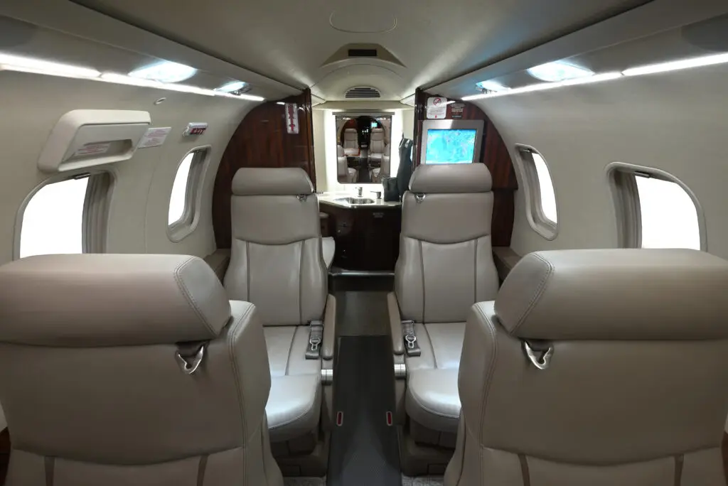 Bombardier Learjet 40XR N909MV operated by XCEL Jet photo 5
