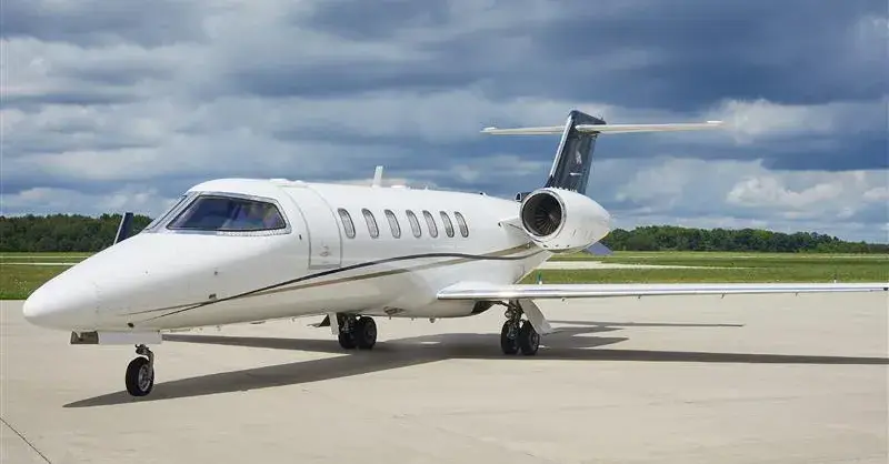 Bombardier Learjet 40XR N90XR operated by Dreamline Aviation, LLC, exterior