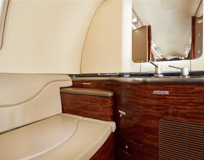 Bombardier Learjet 40XR N90XR operated by Dreamline Aviation, LLC photo 6