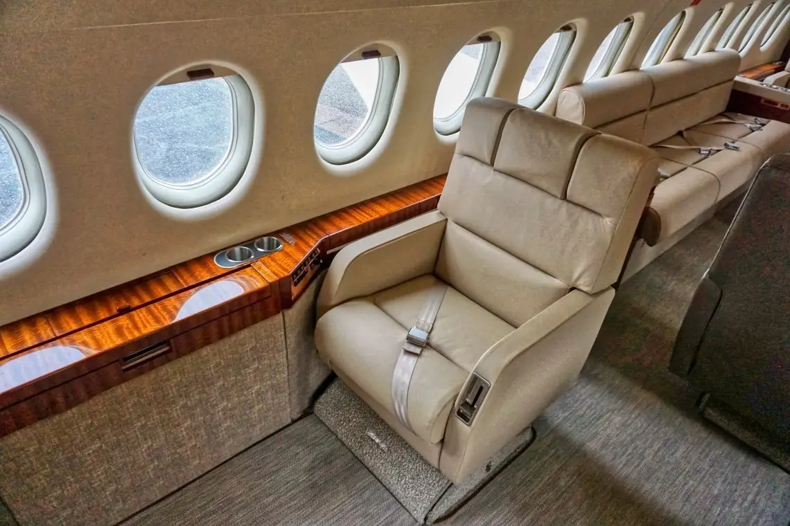 Dassault Falcon 900B N910JW operated by Club Jet Charter, LLC photo 2