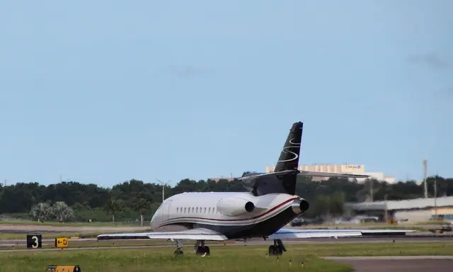 Dassault Falcon 900B N910SC operated by ExecuJet Charter Service, Inc, KTPA photo 4