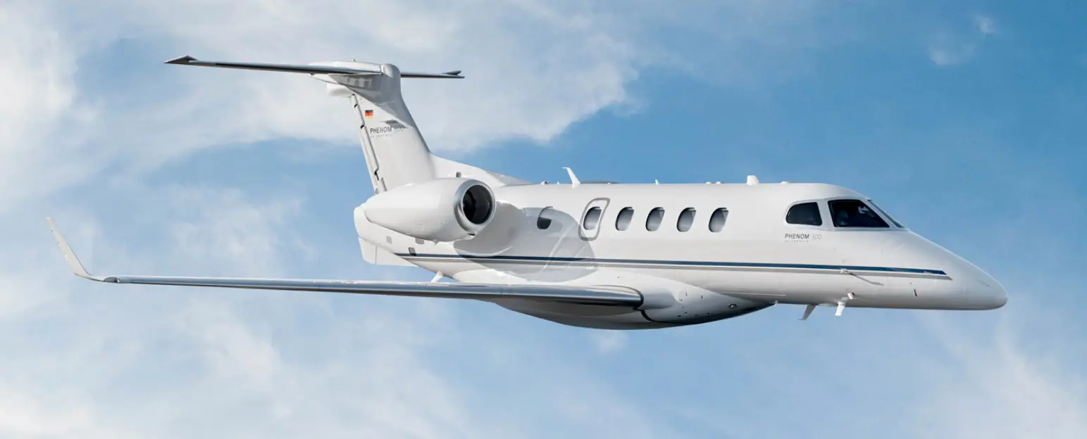 Embraer Phenom 300 N910XS operated by FlyAdvanced Aviation Group photo 4
