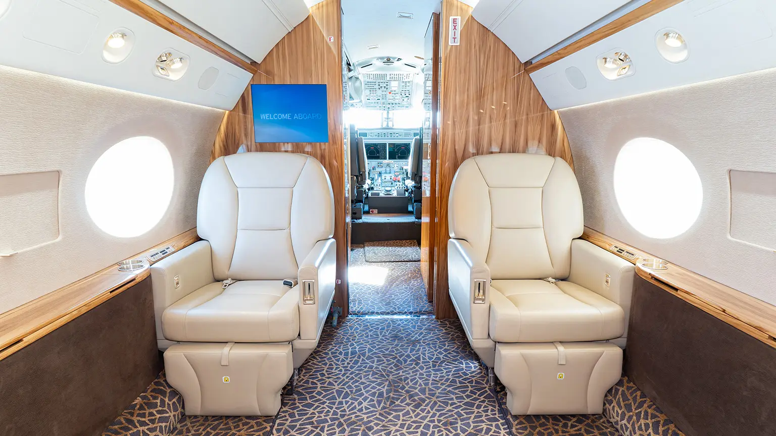 Gulfstream G450 N913HH operated by Jet Edge International photo 2