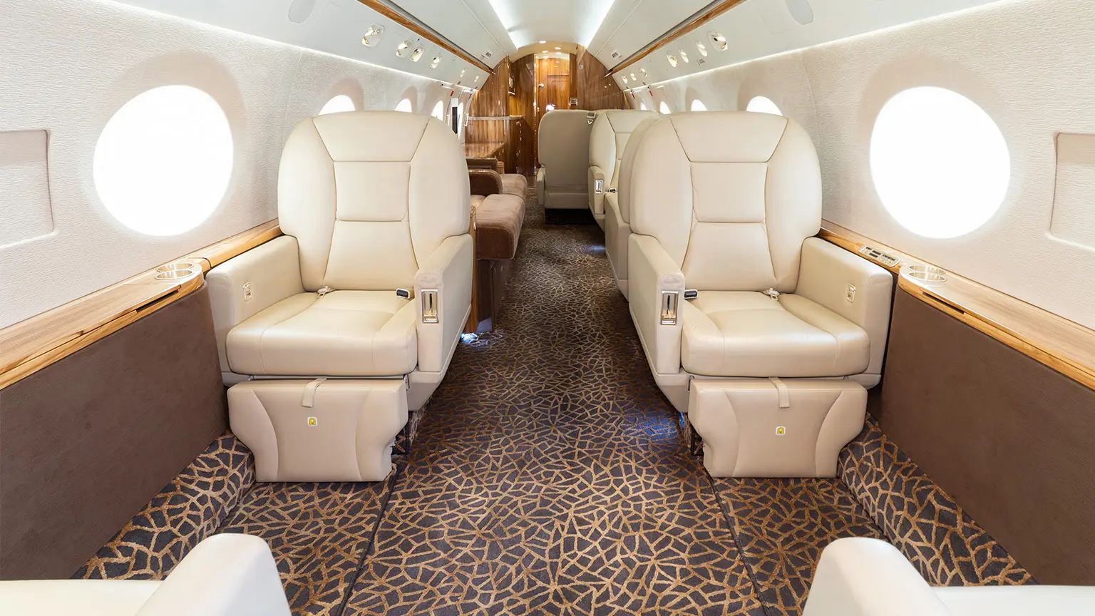 Gulfstream G450 N913HH operated by Jet Edge International photo 5