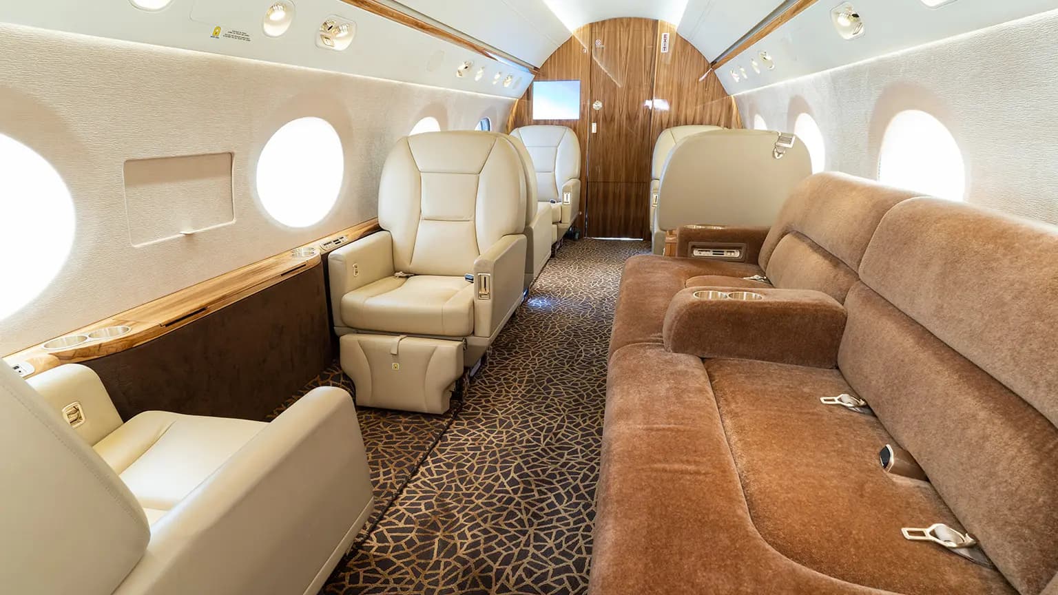 Gulfstream G450 N913HH operated by Jet Edge International photo 6