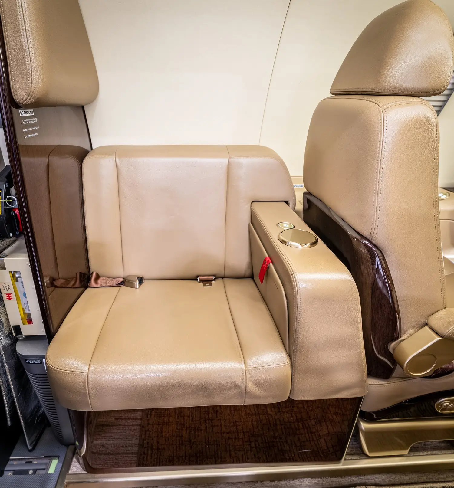 Embraer Phenom 100 N914EG operated by Air 7 LLC photo 4