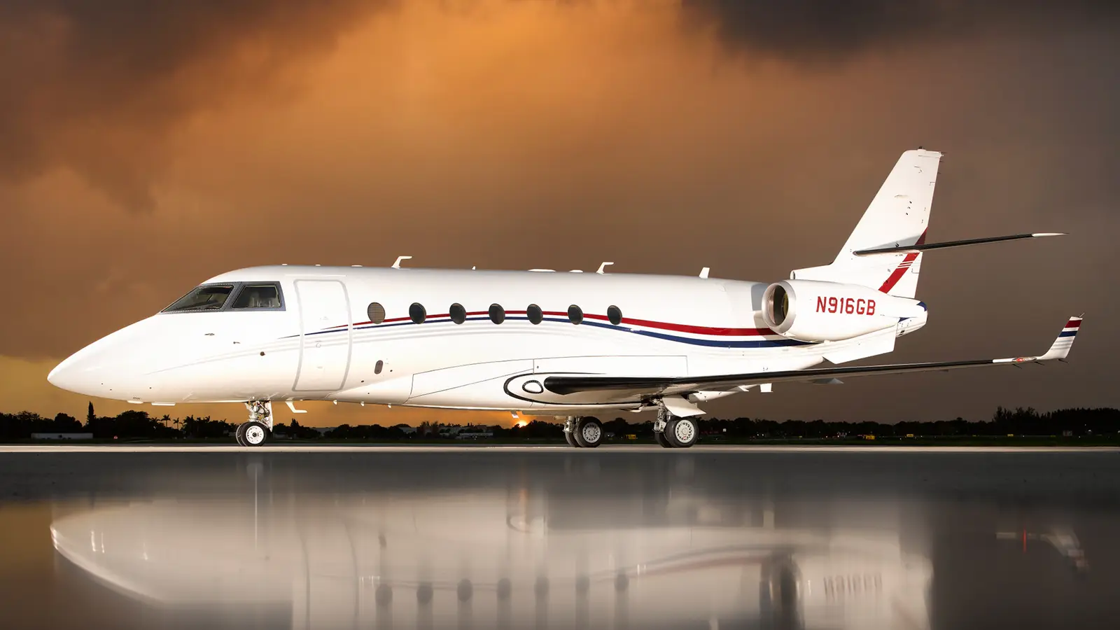 Gulfstream G200 N916GB