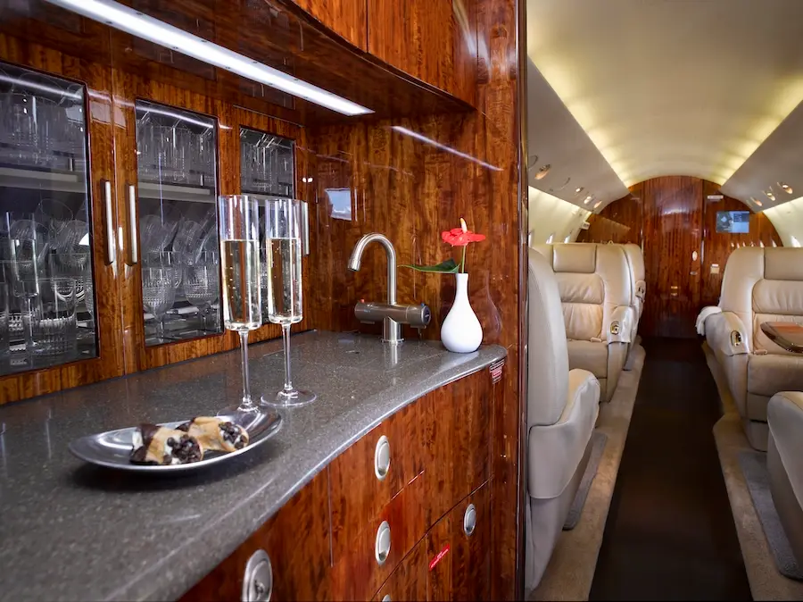 Gulfstream G200 N916GB operated by Alerion Aviation photo 4
