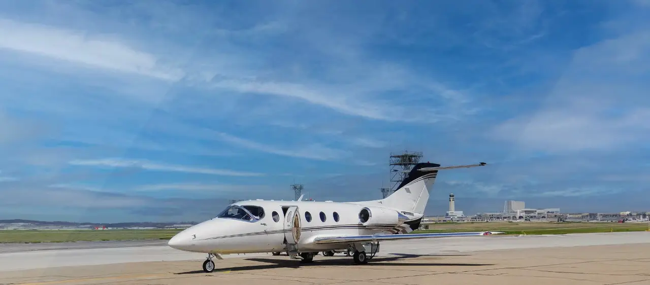 Beechcraft Beechjet 400A N917EA operated by Sky Quest, LLC, KCLE photo 2