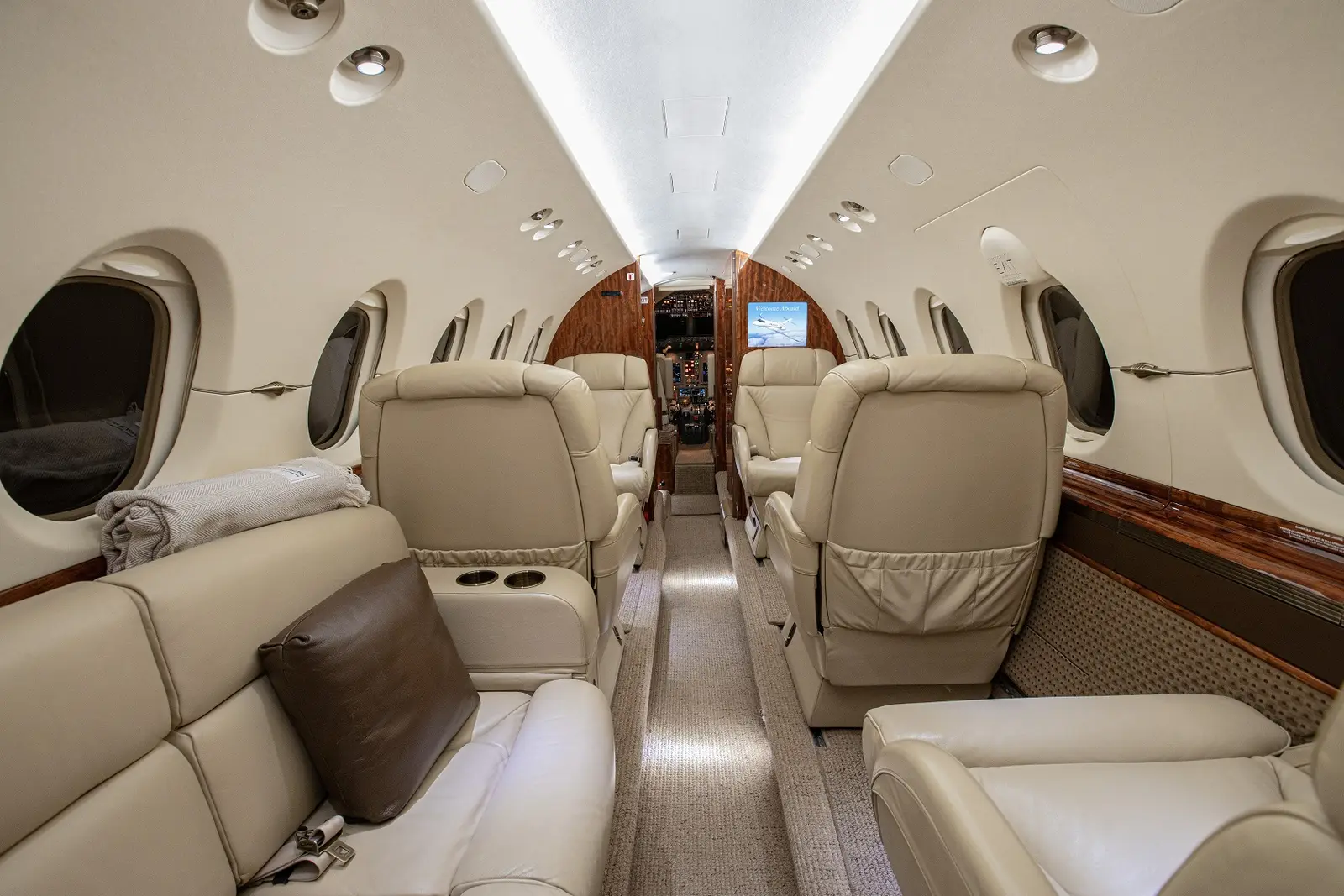 Beechcraft Hawker 900XP N918JL operated by Silver Air photo 2