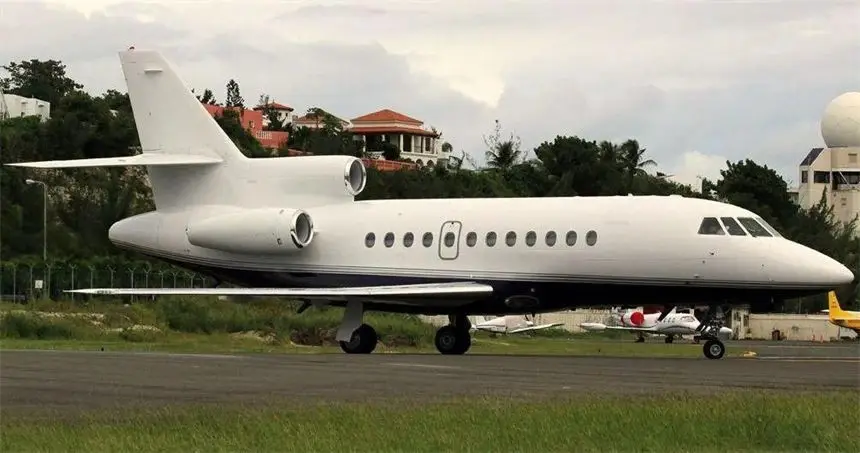 Dassault Falcon 900B N918MV operated by Short Hills Aviation Services, LLC photo 2