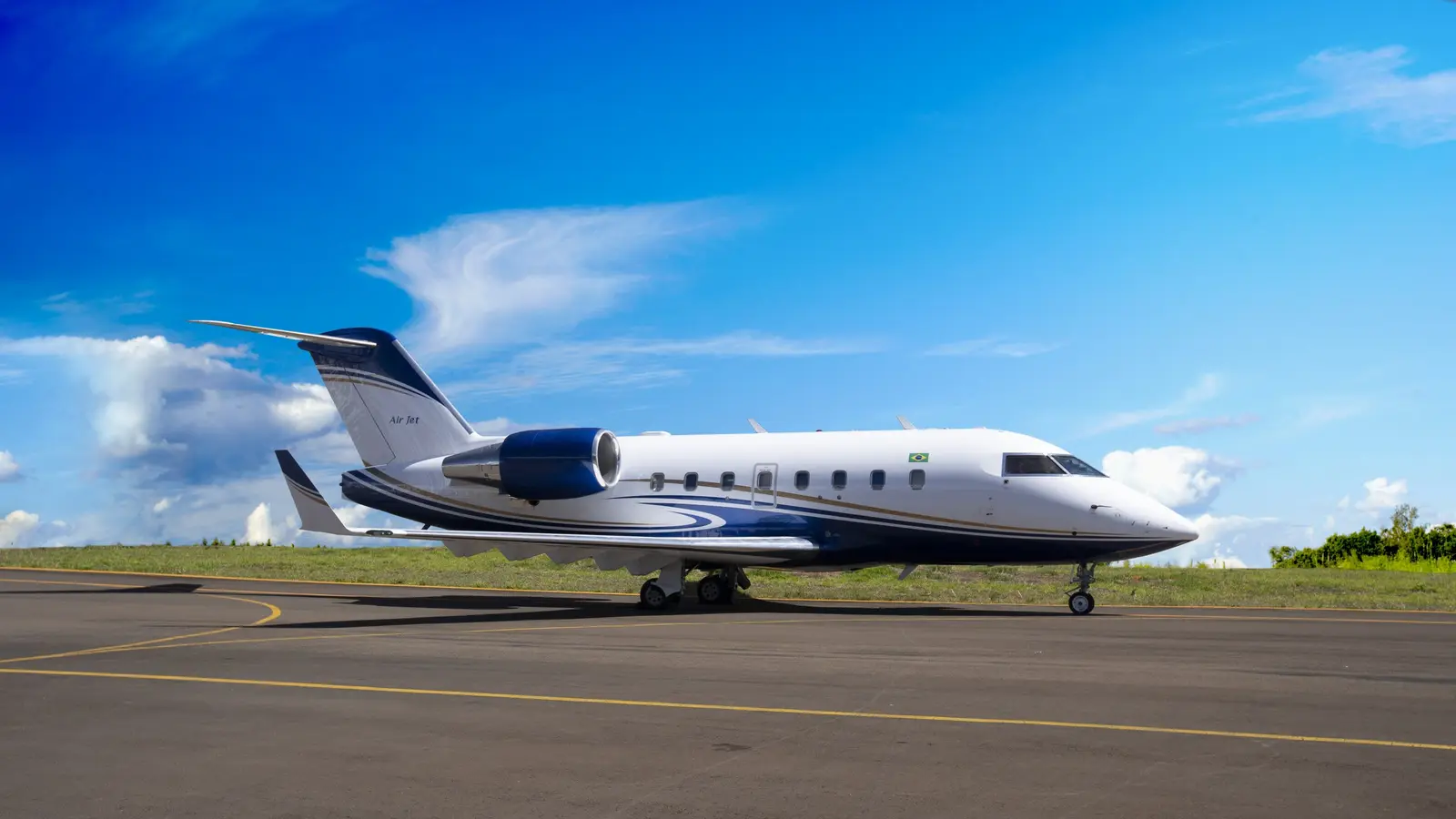 Bombardier Challenger 604 N919VE operated by Northern Jet, exterior