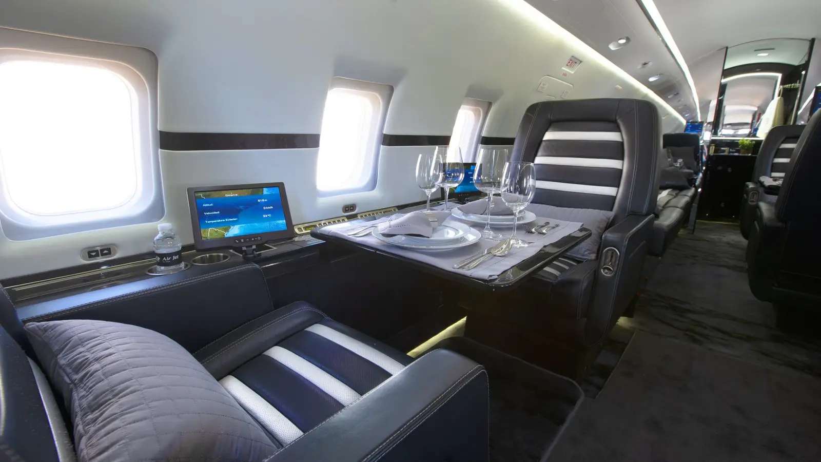 Bombardier Challenger 604 N919VE operated by Northern Jet photo 2