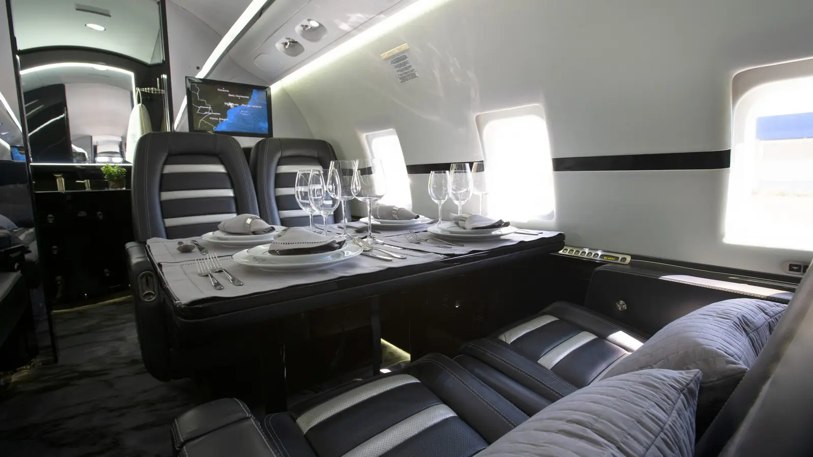 Bombardier Challenger 604 N919VE operated by Northern Jet photo 4