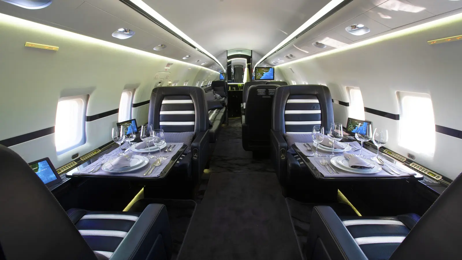 Bombardier Challenger 604 N919VE operated by Northern Jet photo 6