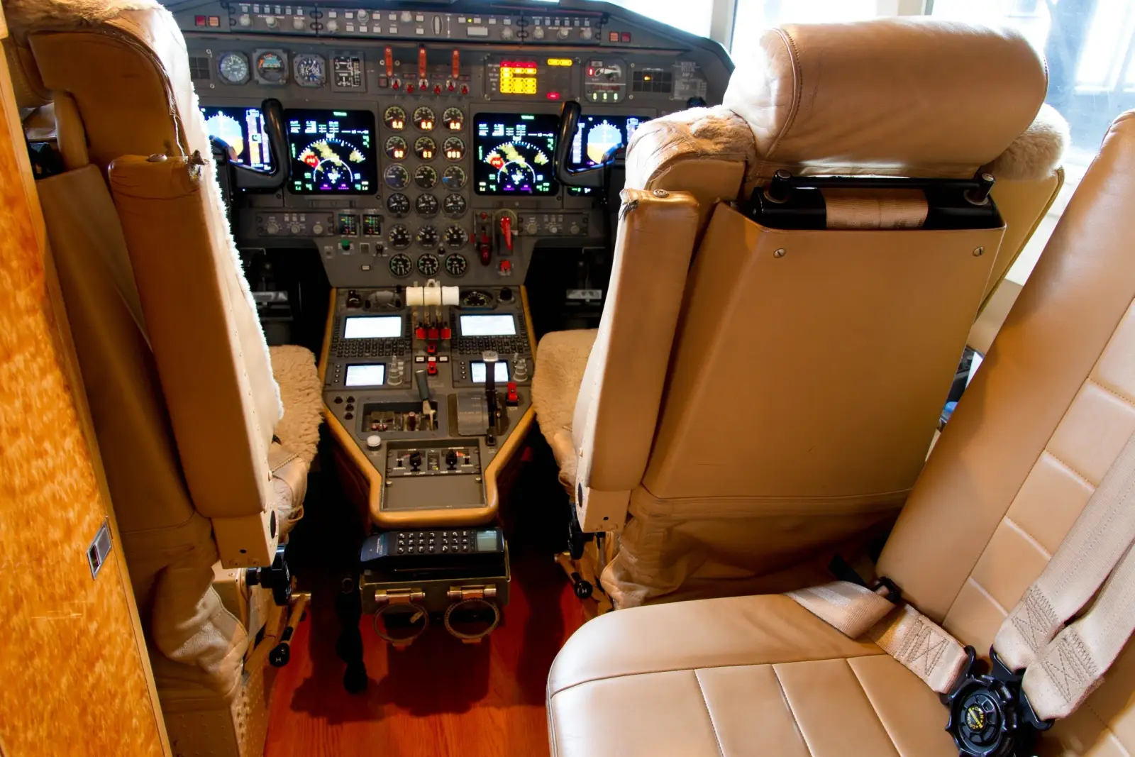 Dassault Falcon 50 N921ED operated by Century Aviation, Inc. photo 3