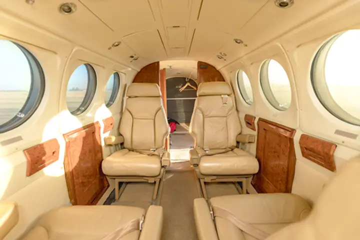Beechcraft King Air 200 N923AS operated by CSM Aviation photo 3