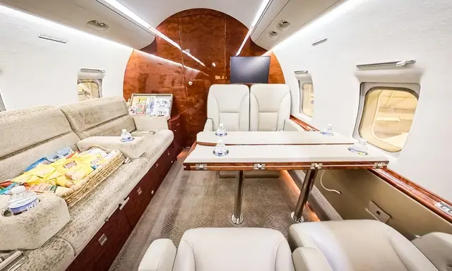 Bombardier Challenger 604 N925AF operated by SAI Flight Service, Inc., KGSP photo 6