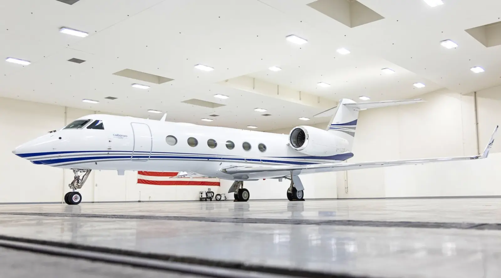 Gulfstream G450 N92709 operated by Thrive Aviation, exterior
