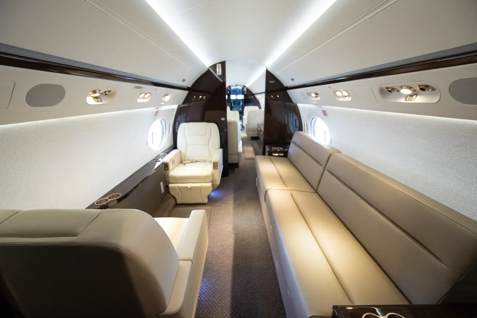 Gulfstream G450 N92709 operated by Thrive Aviation photo 2