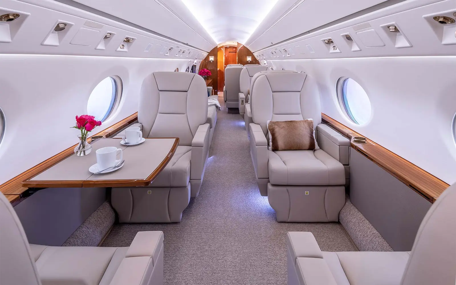 Gulfstream G550 N928NJ operated by STA Jets photo 2