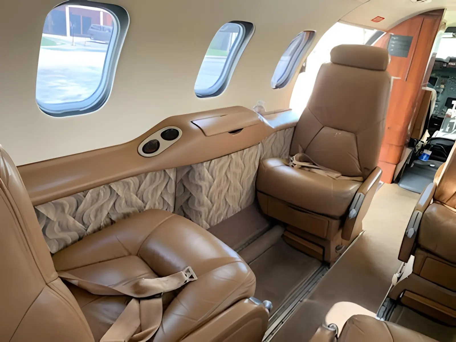 Bombardier Learjet 31A N929JH operated by Elite Air, Inc., KPIE photo 2