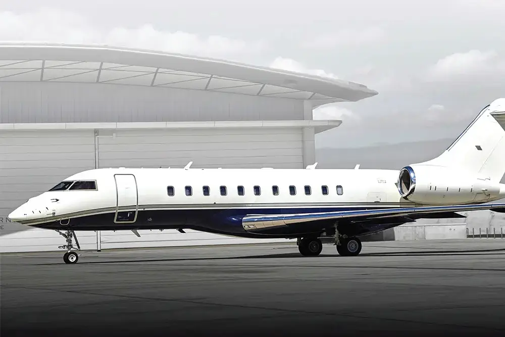 Bombardier Global 5000 N933ML operated by Mira Vista Aviation, Inc. photo 2